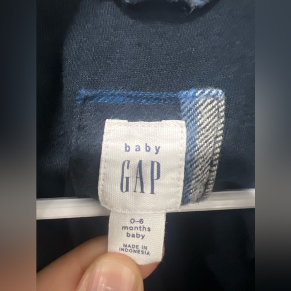 Baby Gap quilted coat size 0-6 months - Picture 2 of 7